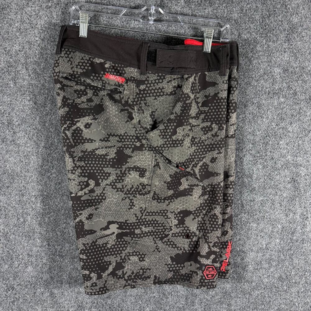 Pelagic Sharkskin Pro Fishing Shorts Mens 40 Black Gray Camo Performance